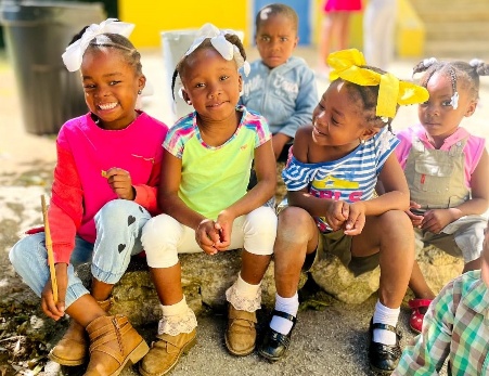 Naar school in Haiti